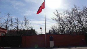 Pekin'de yaşayan vatandaşlar büyükelçilikte taziye defterini imzaladı