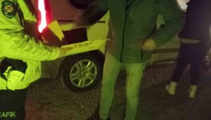 Polis ekiplerinden görenlerin içini ısıtan davranış