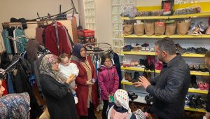 Pursaklar Belediyesi Tebessüm Çarşısı ile depremzedelerin yanında