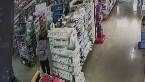 "Kadrolu hırsız" mağaza çalışanlarını canından bezdirdi
