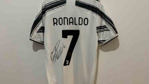 Ronaldo'nun formasından elde edilecek gelir depremzedelere gidecek