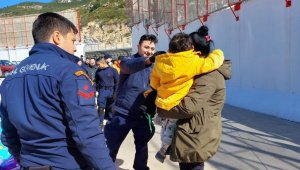 Sahil Güvenlik Komutanlığına bağlı 200 personel deprem bölgesinde