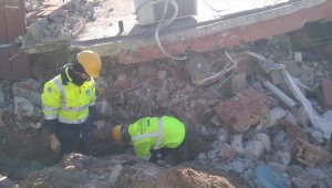 Sakarya Büyükşehir ekipleri depremzedeler için aralıksız çalışıyor
