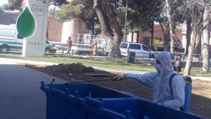 Salgın hastalık riskine karşı kent genelindeki ilaçlama çalışmalarını sürdürüyor