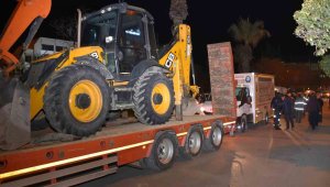 Salihli Belediyesi deprem bölgesine iş makinesi ve personel gönderdi