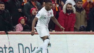 Sam Adekugbe depremde yaşadıklarını anlattı