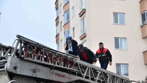 Samsun'da ev yangını: Mahsur kalan 8 kişi kurtarıldı