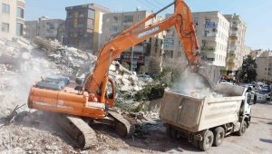 Şanlıurfa'da enkaz kaldırma çalışmaları sürüyor