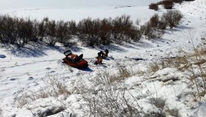 Şarampole uçan otomobildeki 3'ü ağır toplam 4 kişi yaralandı