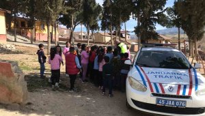 Sarıgöl jandarmasından iki mahallede trafik eğitimi