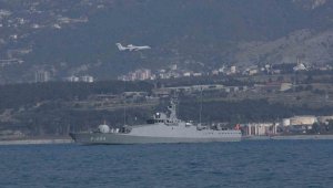 Savaş gemileri İskenderun körfezinde