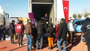 Şehzadeler Belediyesi'nin mobil aşevi Adıyaman'da içleri ısıtıyor