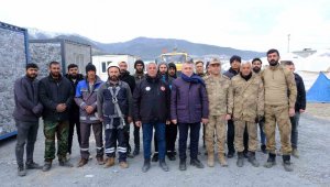 Şırnak Valisi Bilgin, Nurdağı'nda deprem sonrası değerlendirmelerde bulundu