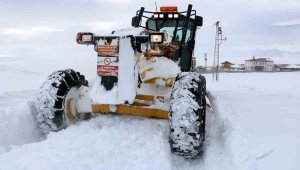 Sivas'ta 519 yerleşim yeriyle ulaşım kesildi