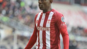 Sivassporlu Max Gradel'den depremzedelere yardım