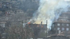 Sobadan çıkan yangında evde bulunan tüpler patladı, köyü korku sardı