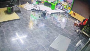 Stüdyoda deprem anı kamerada