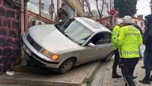 Sürücü el frenini çekmeyi unuttu, facianın eşiğinden dönüldü