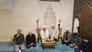 Tarihi camilerde şehitler ve depremde hayatını kaybedenler için mevlit okutuldu