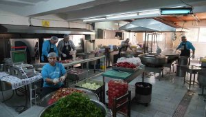 Tarsus'ta depremzedelere her gün 6 bin sıcak yemek