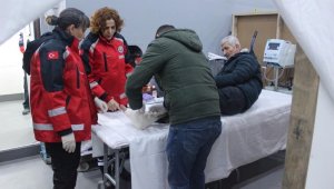 TCG Bayraktar yaralanan vatandaşlara aralıksız tedavi hizmeti sağlıyor