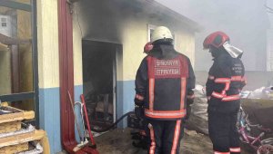 Tek katlı evde çıkan yangın söndürüldü