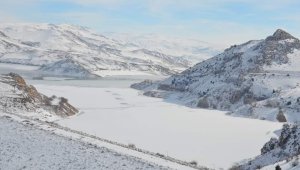 Tercan Baraj Gölü dondu