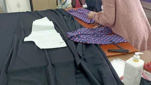 Termal'de kursiyerler depremzedeler için eşofman üretiyor