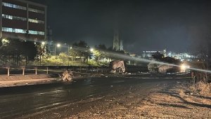 Tırlar feci şekilde çarpıştı: 2 yaralı