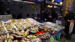 Trabzon'da balık av sezonu sonuna doğru tezgahlarda çeşit bolluğu