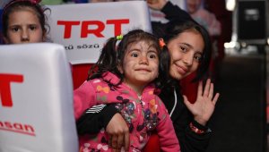 TRT'den Kahramanmaraş'taki depremzedelere moral ziyareti
