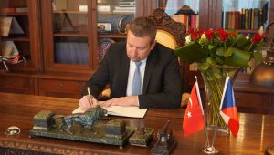 Türkiye'nin Prag Büyükelçiliği'nde taziye defteri açıldı