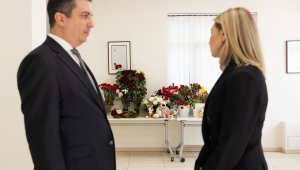 Ukrayna First Lady'si Zelenska, Kiev Büyükelçiliğinde taziye defterini imzaladı