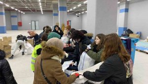 Ümraniye Belediyesi'nden afet bölgesine yoğun destek