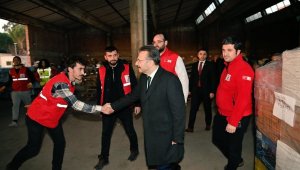 Vali Aksoy, Kızılay deposunu inceledi