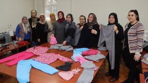 Yalova Belediyesi kursiyerleri depremzedeler için üretime geçti