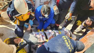 Yalova ekipleri 82 saat sonra enkazda 2'si çocuk 6 kişiyi çıkardı