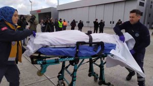 Yaralı 4 depremzede çocuk Adana'dan İstanbul'a getirildi