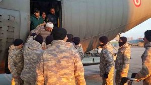 Yaralı depremzedelerin tahliyesi aralıksız devam ediyor