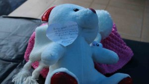 Yardım kolisinden çıkan not duygulandırdı