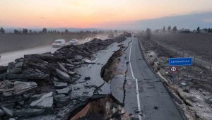 Yarılan yol havadan görüntülendi