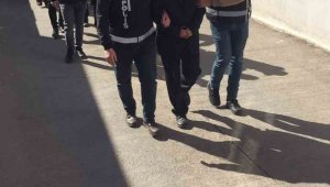 Yıkılan 11 binanın müteahhit ve mühendisleri adliyeye sevk edildi