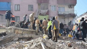 Yıkılan binaları yapan sorumlular mercek altına alındı