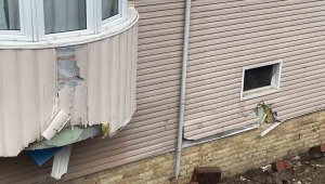 Yolu tutan istinat duvarı çöktü