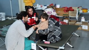 Yüzer hastaneye dönüştürülen TCG Bayraktar'a hastalar akın etti