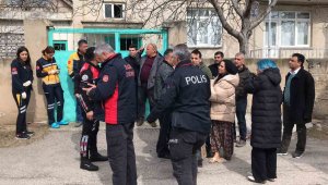 Doğal gaz kaçağı için eve giren polis dehşetle karşılaştı