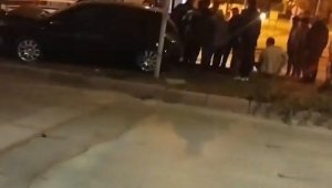 Elazığ'da otomobil refüjde bulunan ağaca çarptı: 1 ağır yaralı
