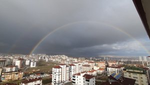 Elazığ'da yağmur sonrası çıkan gökkuşağı mest etti