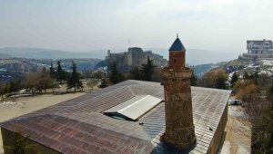 Pisa Kulesi'nden daha eğik olan 870 yıllık tarihi Eğri Minare, 3 büyük depremde de ayakta kaldı