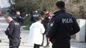 Yolda gördükleri husumetlilerine kurşun yağdırdılar: 1'i ağır 2 yaralı